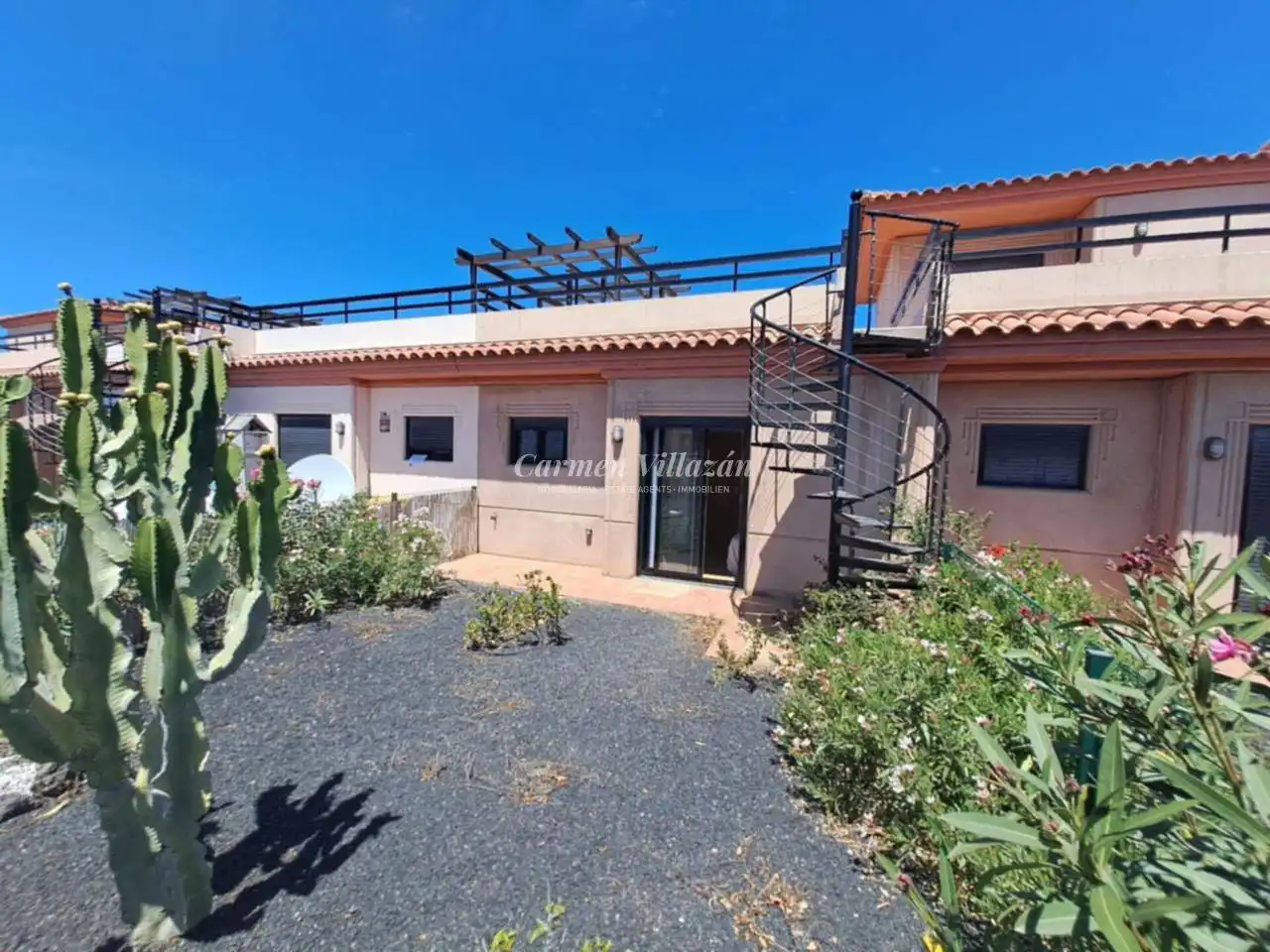 Vista exterior de Apartamento en venta en La Oliva con Terraza, Balcón y Piscina comunitaria