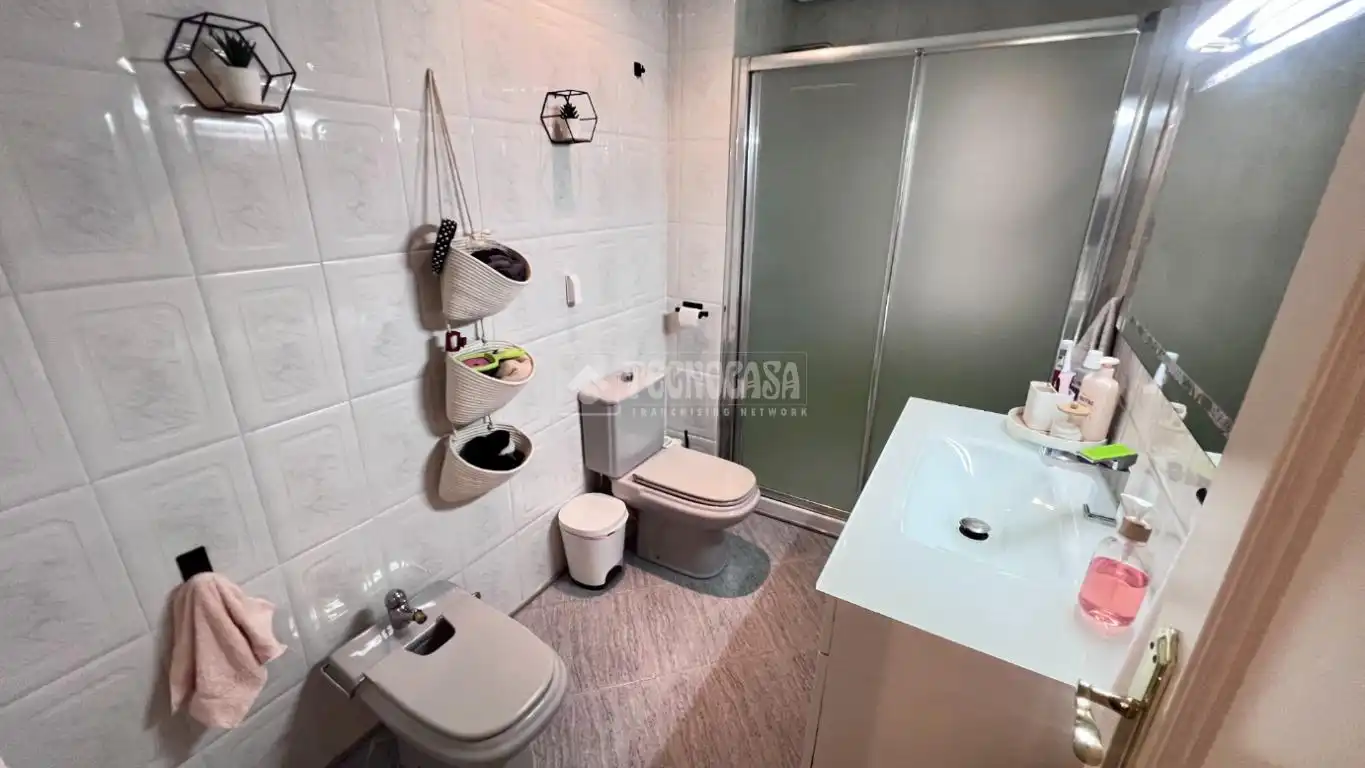 Baño de Piso en venta en Alcalá de Henares con Aire acondicionado, Calefacción y Terraza