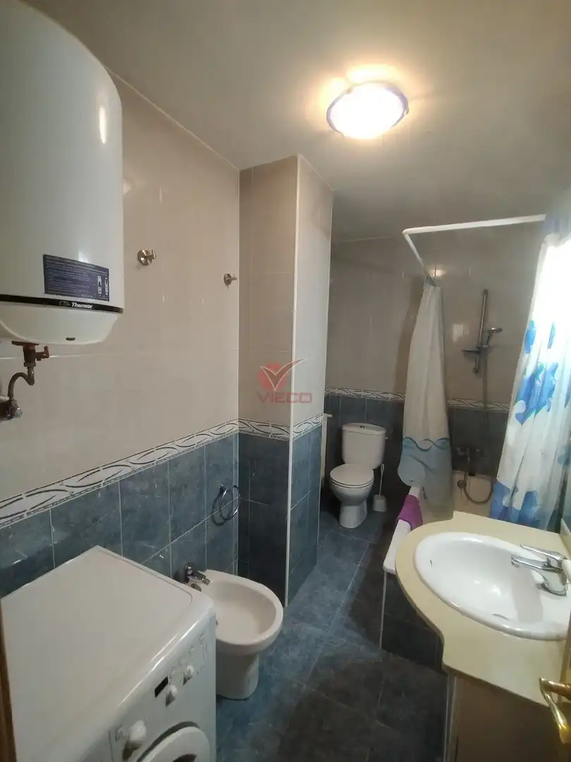 Baño de Piso de alquiler en Cuenca con Calefacción, Terraza y Amueblado