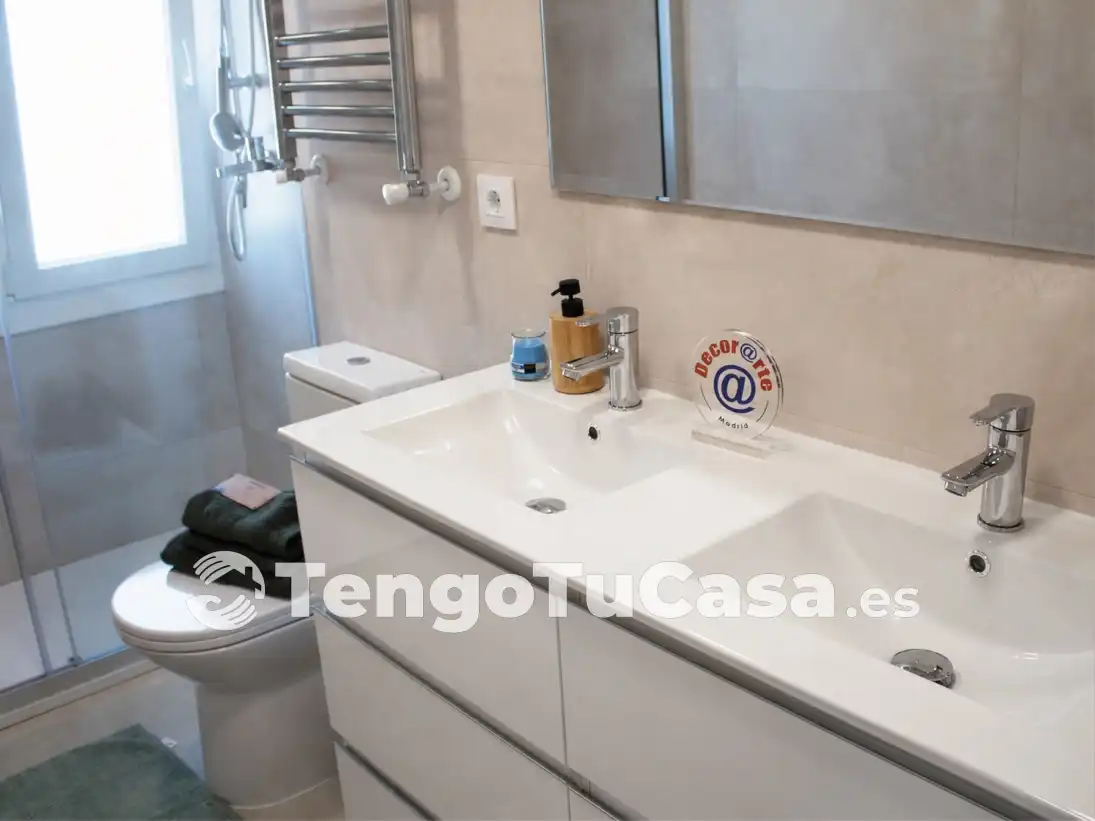 Badezimmer von Wohnung zum Verkauf in Madrid mit Klimaanlage, Heizung und Parkett