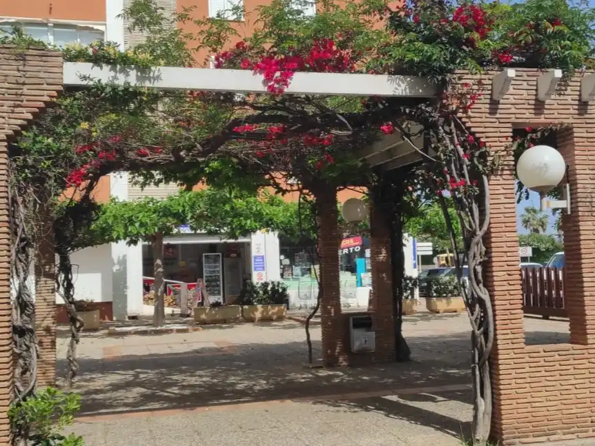 Außenansicht von Büro zur Miete in Dénia mit Klimaanlage, Heizung und Möbliert
