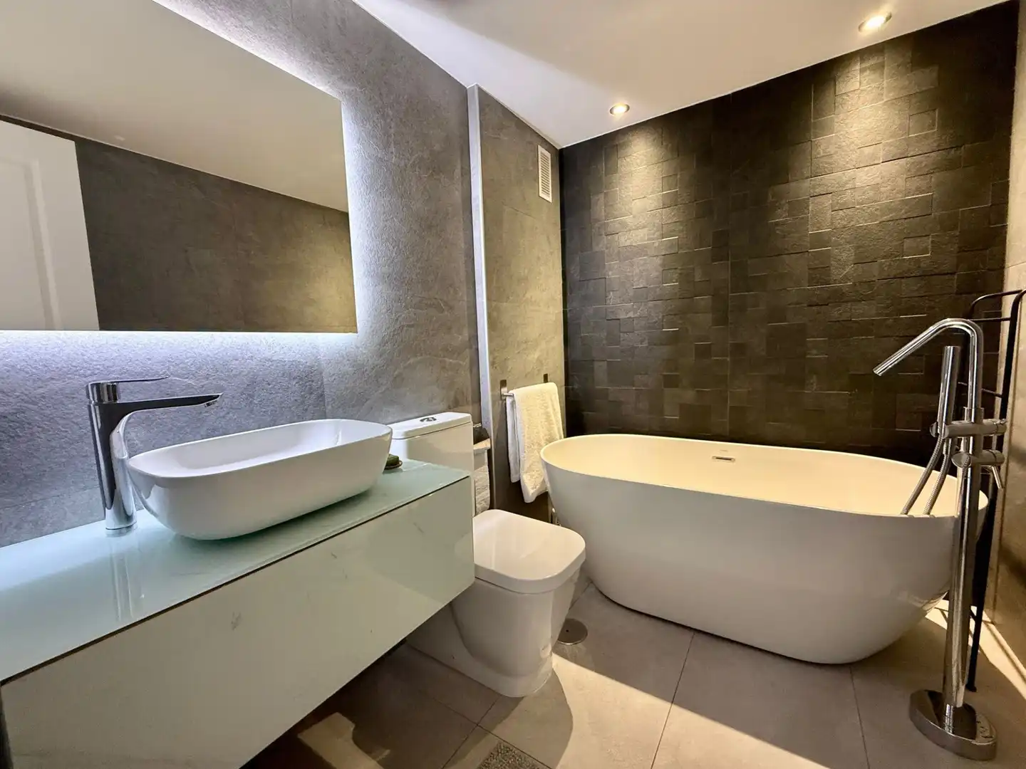 Bany de Apartament en venda en Mijas amb Aire condicionat, Calefacció i Terrassa