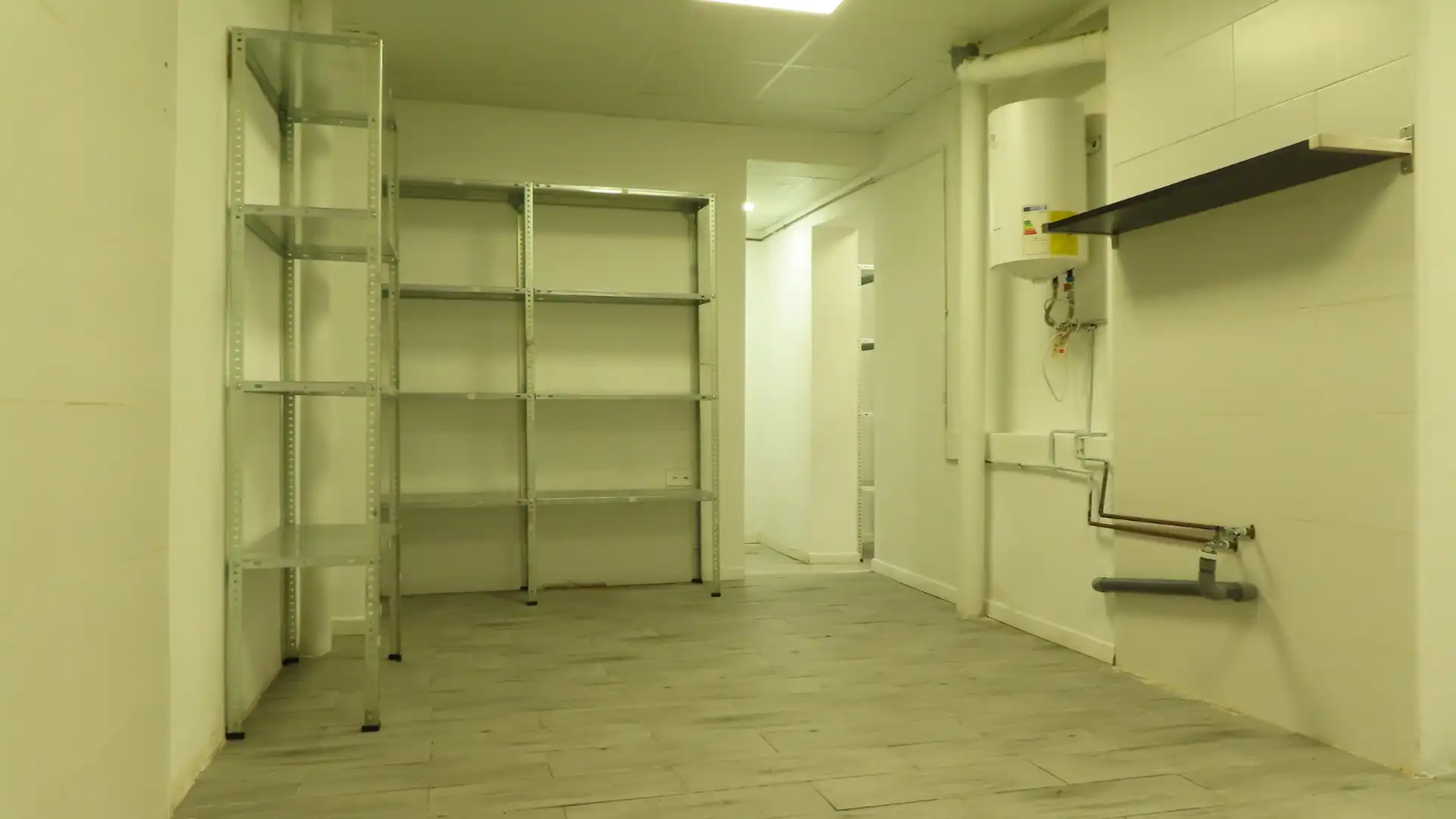 Commercial properties for rent in Cartagena  with Air Conditioner and Heating