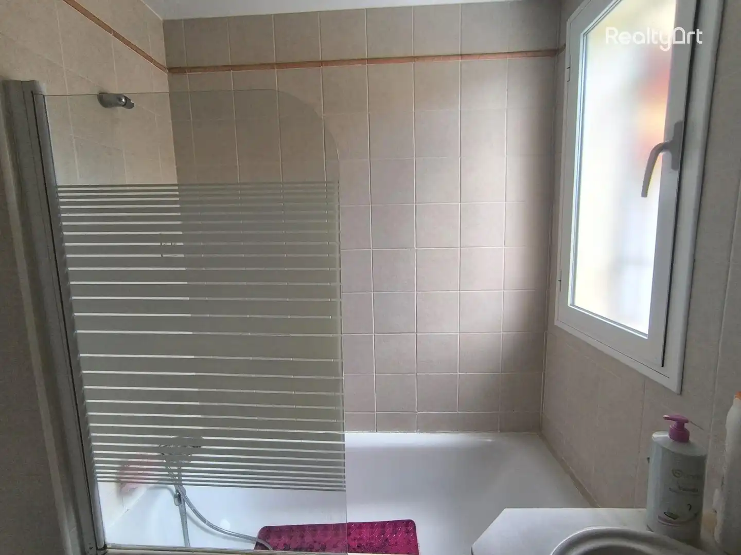 Baño de Casa adosada en venta en Umbrete con Aire acondicionado, Calefacción y Jardín privado