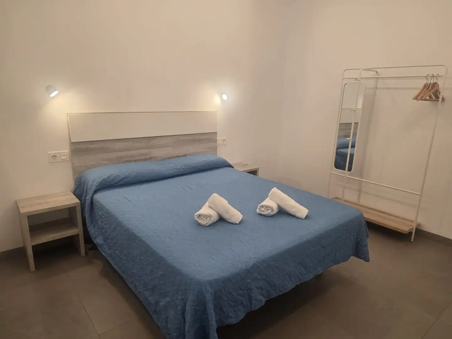Dormitori de Apartament de lloguer en Conil de la Frontera amb Aire condicionat, Calefacció i Moblat