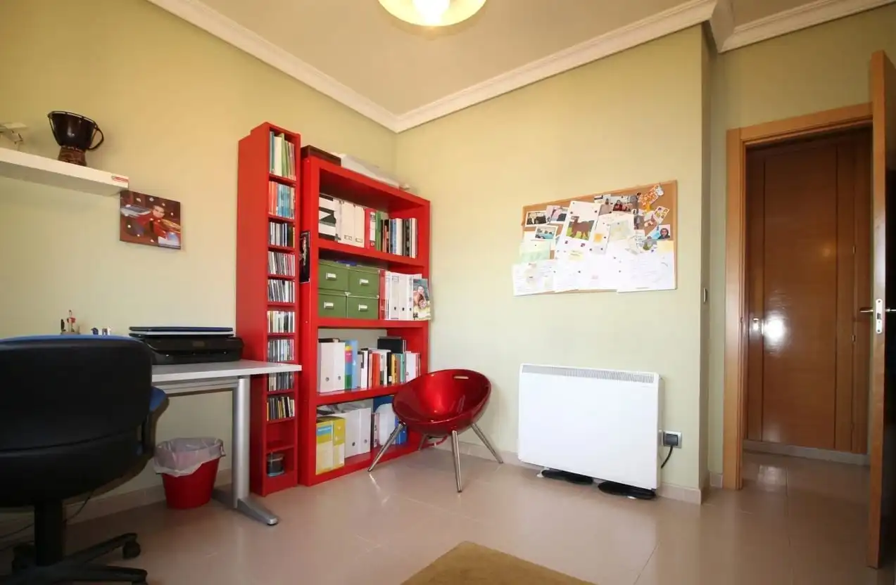 Casa aparellada amb jardí en venda a Calle de Samuel Baltés, imagen 11