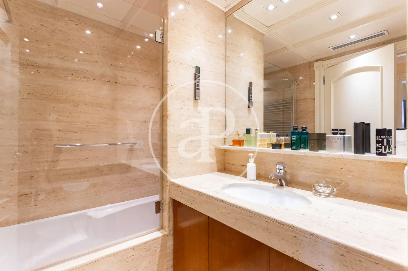 Baño de Piso de alquiler en Barcelona con Aire acondicionado, Calefacción y Amueblado