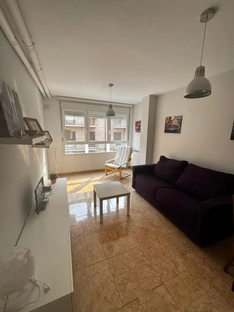 Sala d'estar de Apartament en venda en Sabiñánigo amb Calefacció, Moblat i Forn
