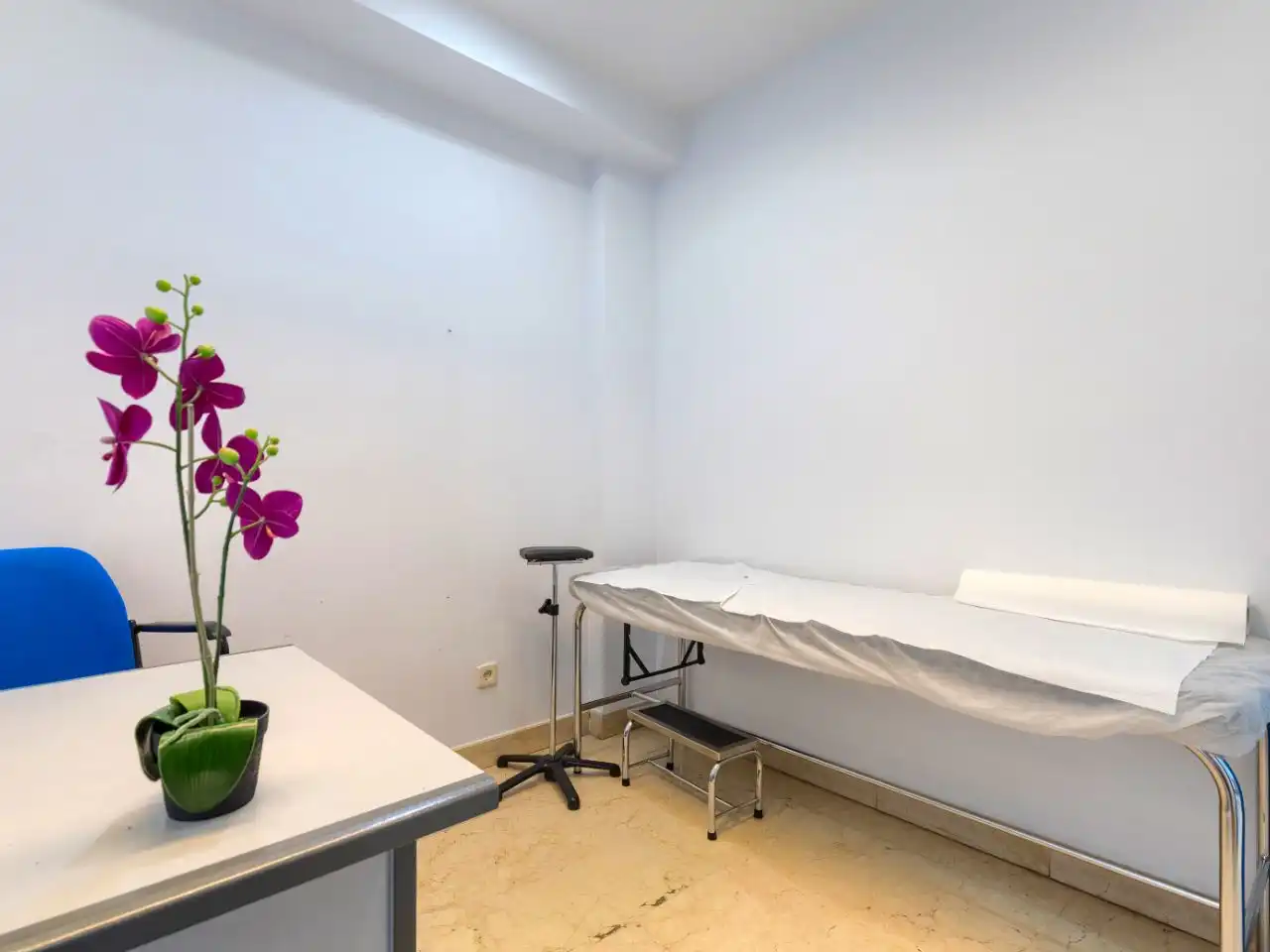Bedroom of Commercial properties for rent in Madrid  with Air Conditioner, Heating and Furnished