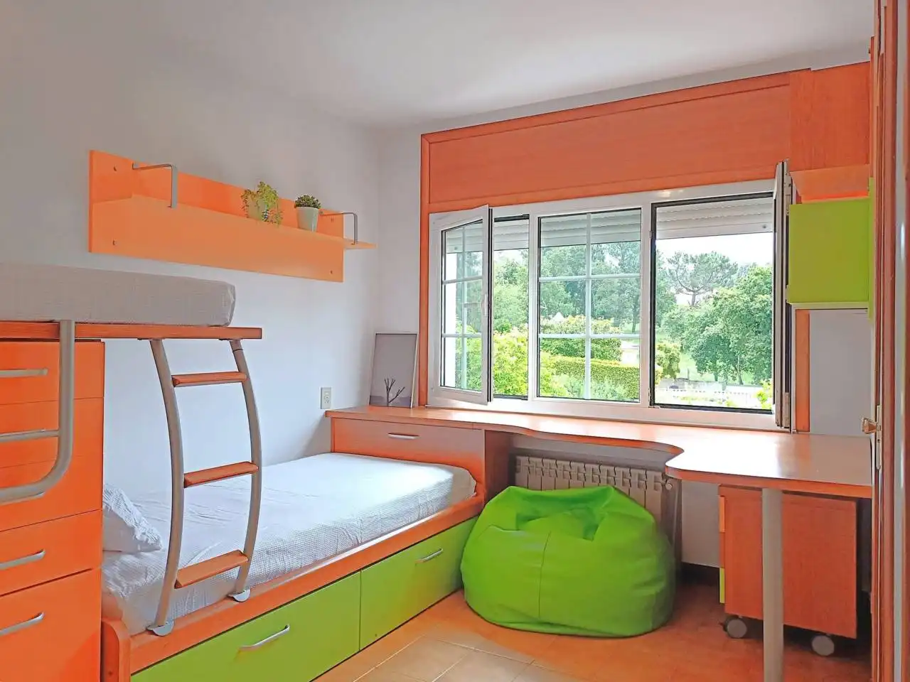 Habitación de Casa o chalet en venta en Oleiros con Calefacción