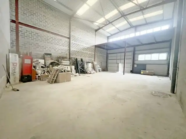 Nau industrial de lloguer a Barrio Viérnoles 8