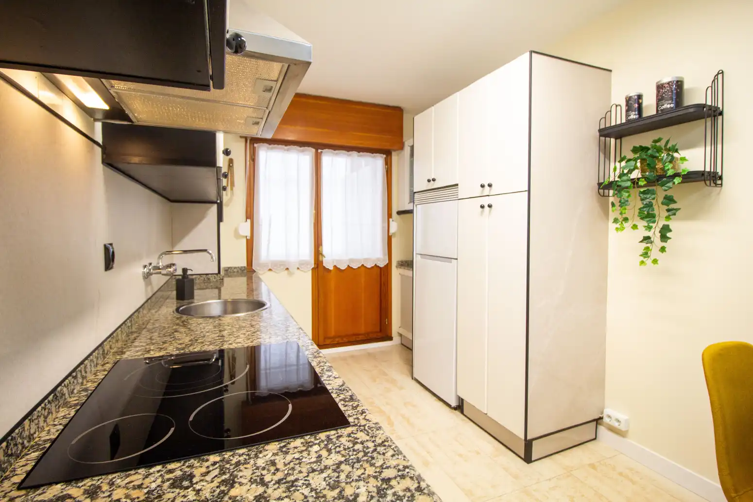 Cocina de Piso de alquiler en Gijón  con Calefacción, Terraza y Trastero