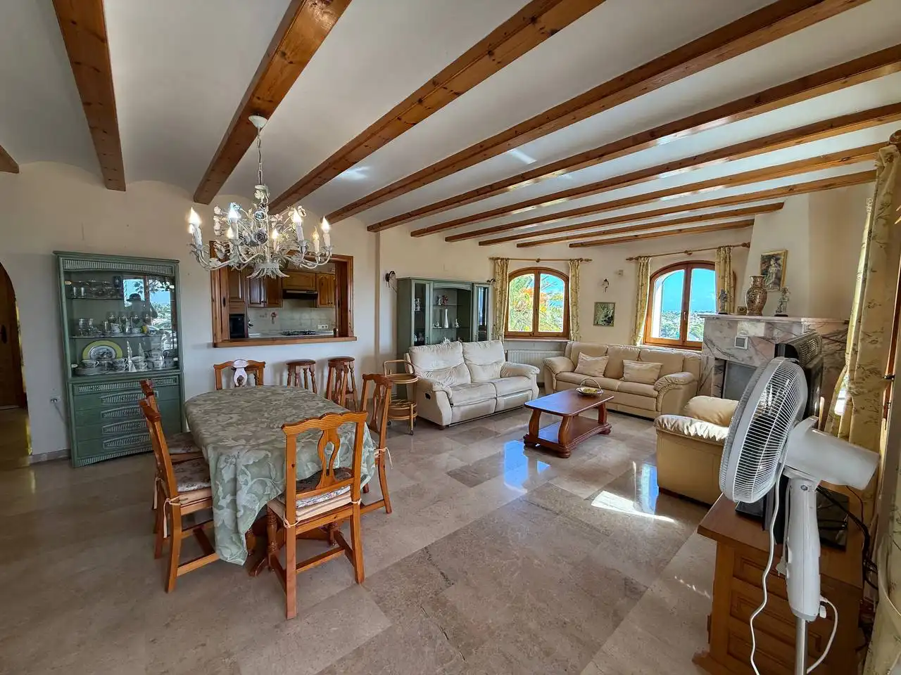 Villa con piscina in vendita a Cometa, imagen 2