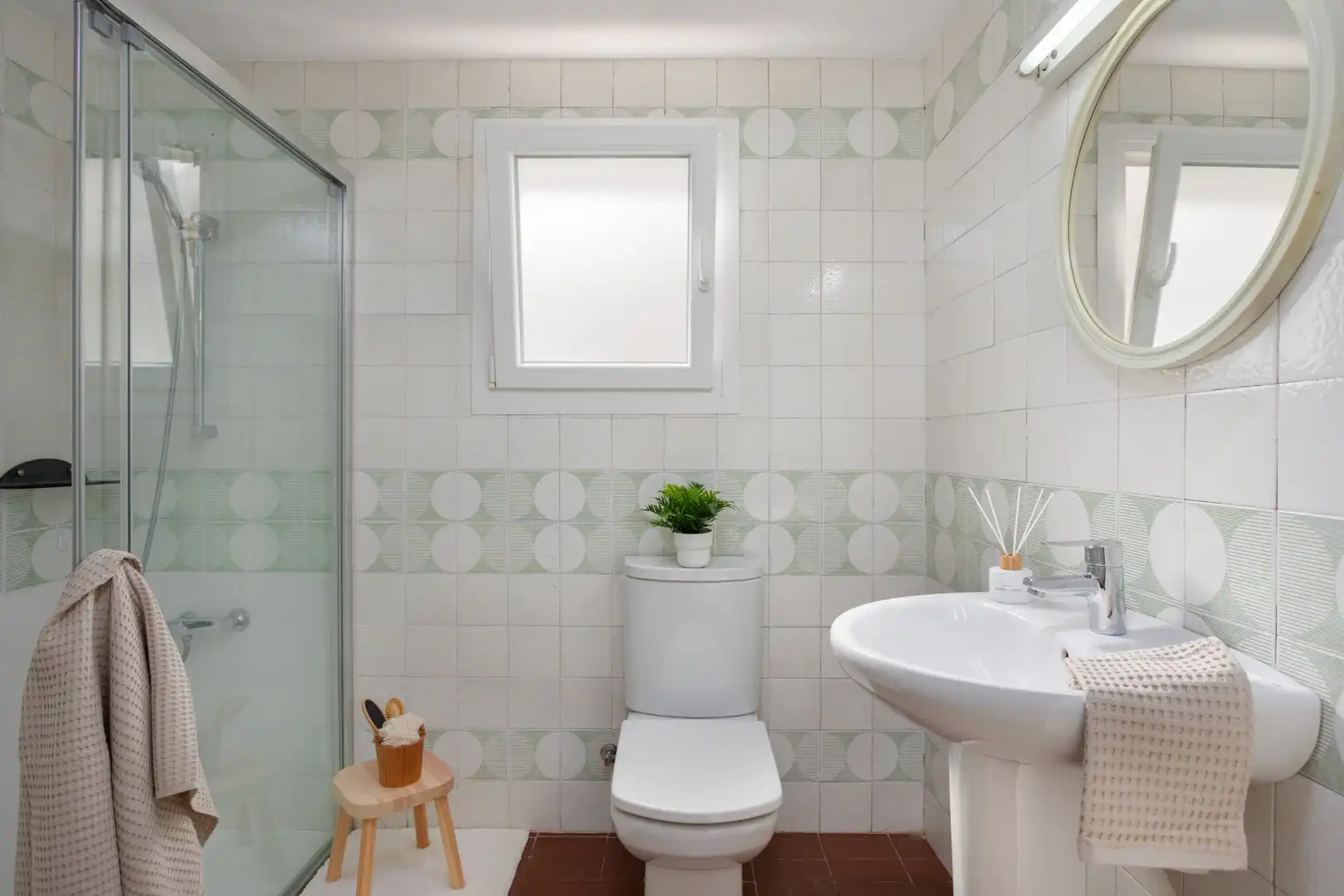 Badezimmer von Dachboden zum Verkauf in Girona mit Klimaanlage, Heizung und Terrasse