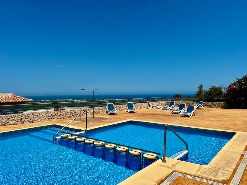 Piscina de Apartamento de alquiler en Pego con Aire acondicionado, Calefacción y Terraza