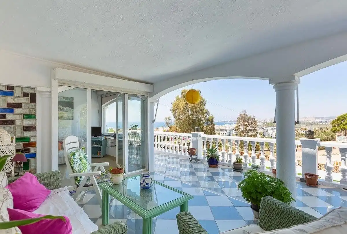 Terrasse von Einfamilien-Reihenhaus zur Miete in Vélez-Málaga mit Terrasse und Schwimmbad