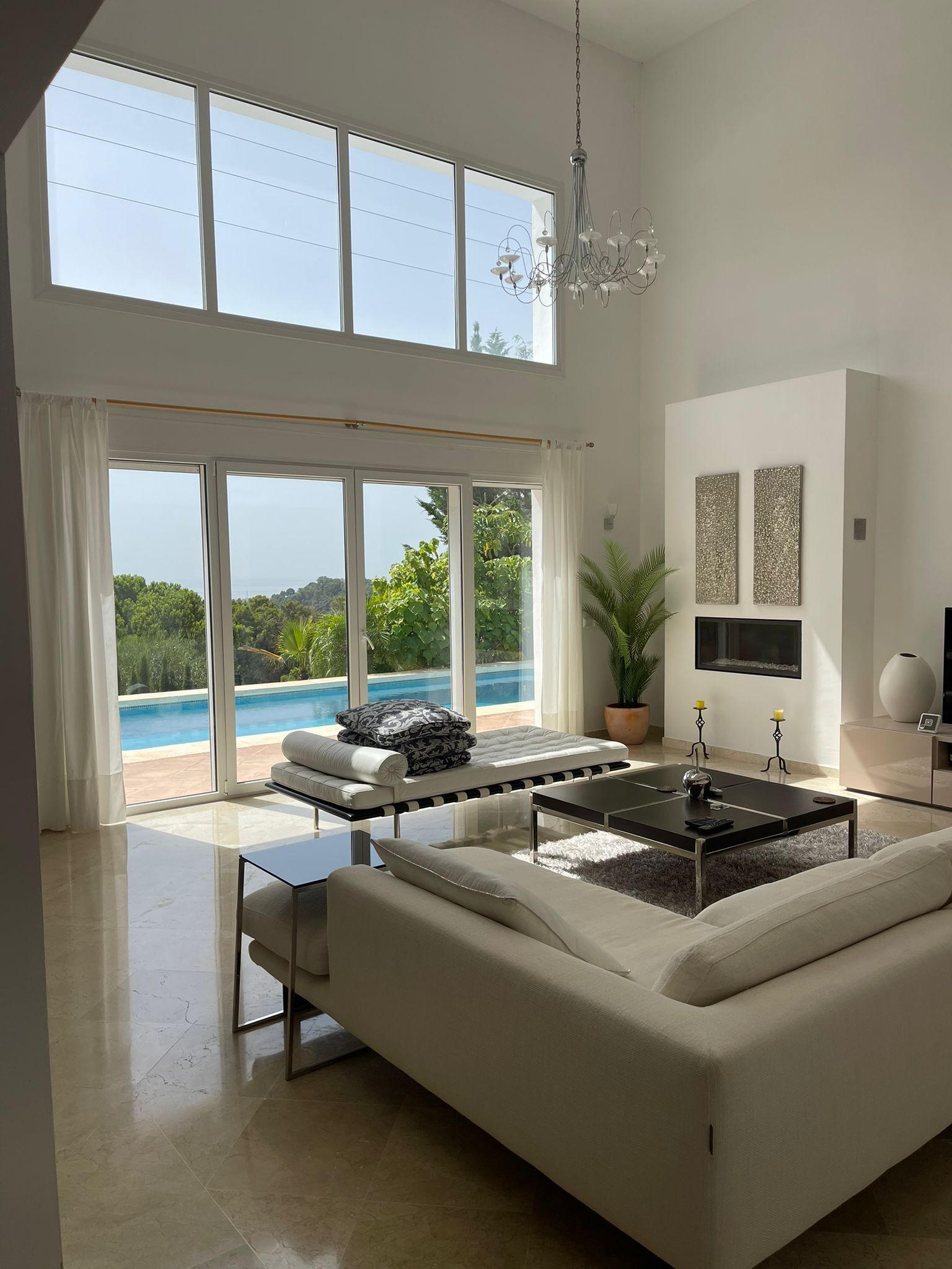 Living room of House or chalet for sale in Estepona  with Air Conditioner, Private garden and Terrace