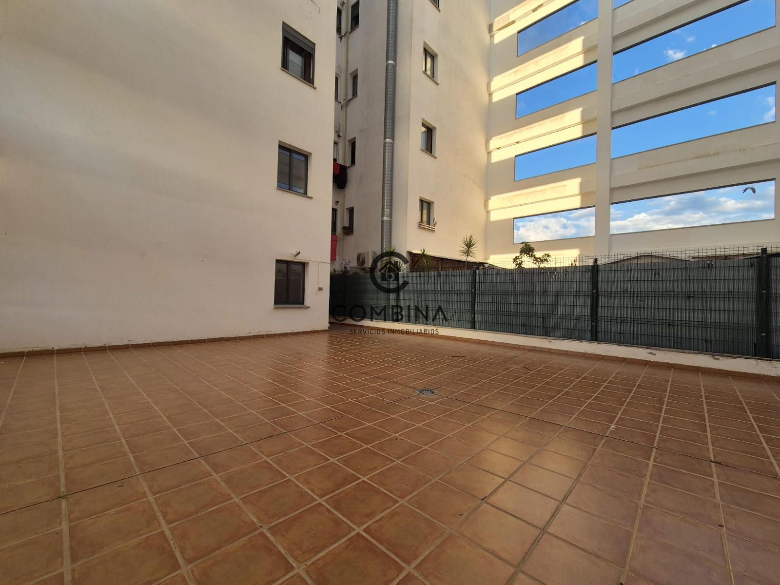 Vista exterior de Pis en venda en  Huelva Capital amb Aire condicionat, Terrassa i Moblat