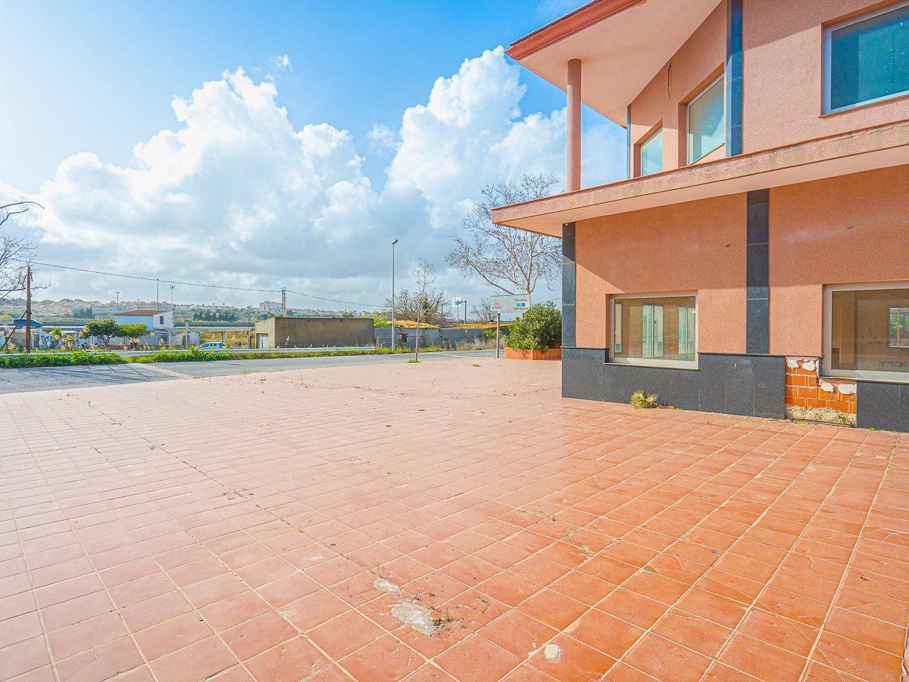 Vista exterior de Local en venta en Guardamar del Segura