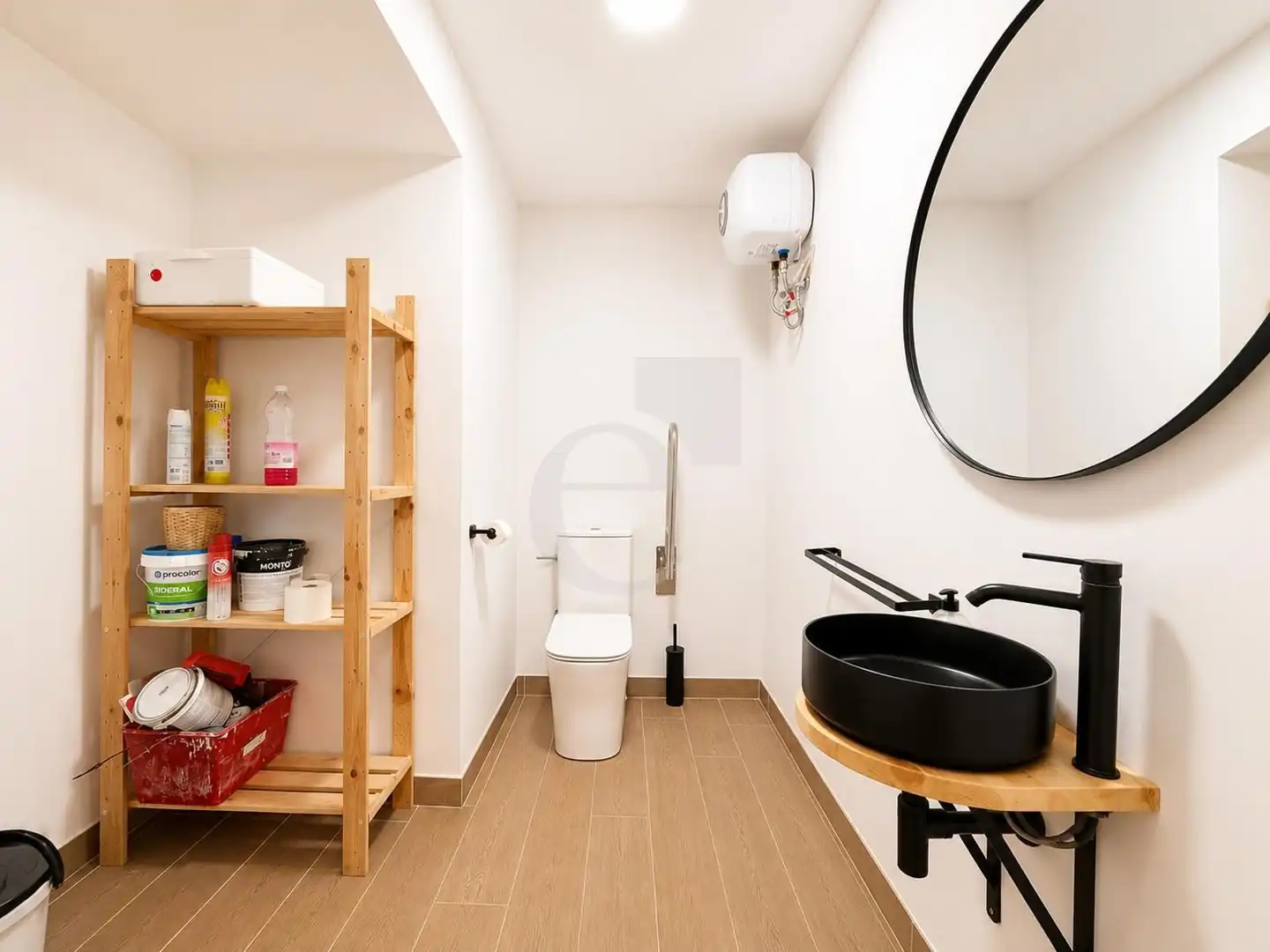 Baño de Oficina de alquiler en Valencia con Aire acondicionado, Calefacción y Amueblado