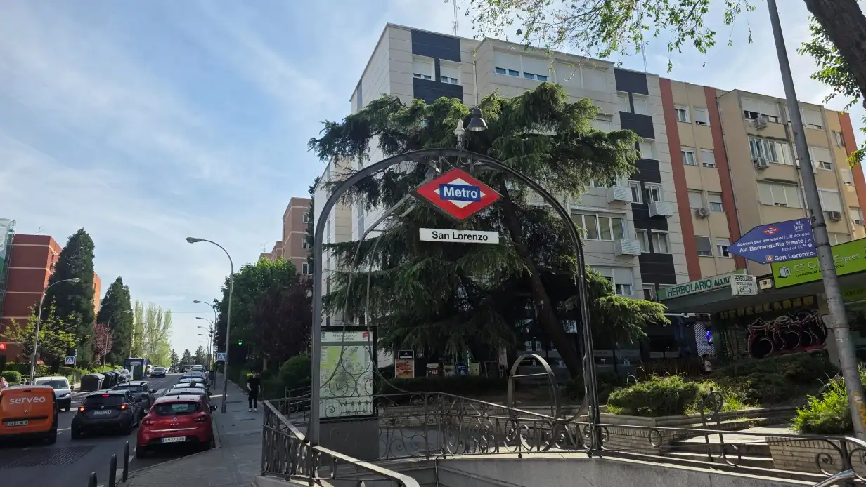 Vista exterior de Piso en venta en Madrid con Calefacción