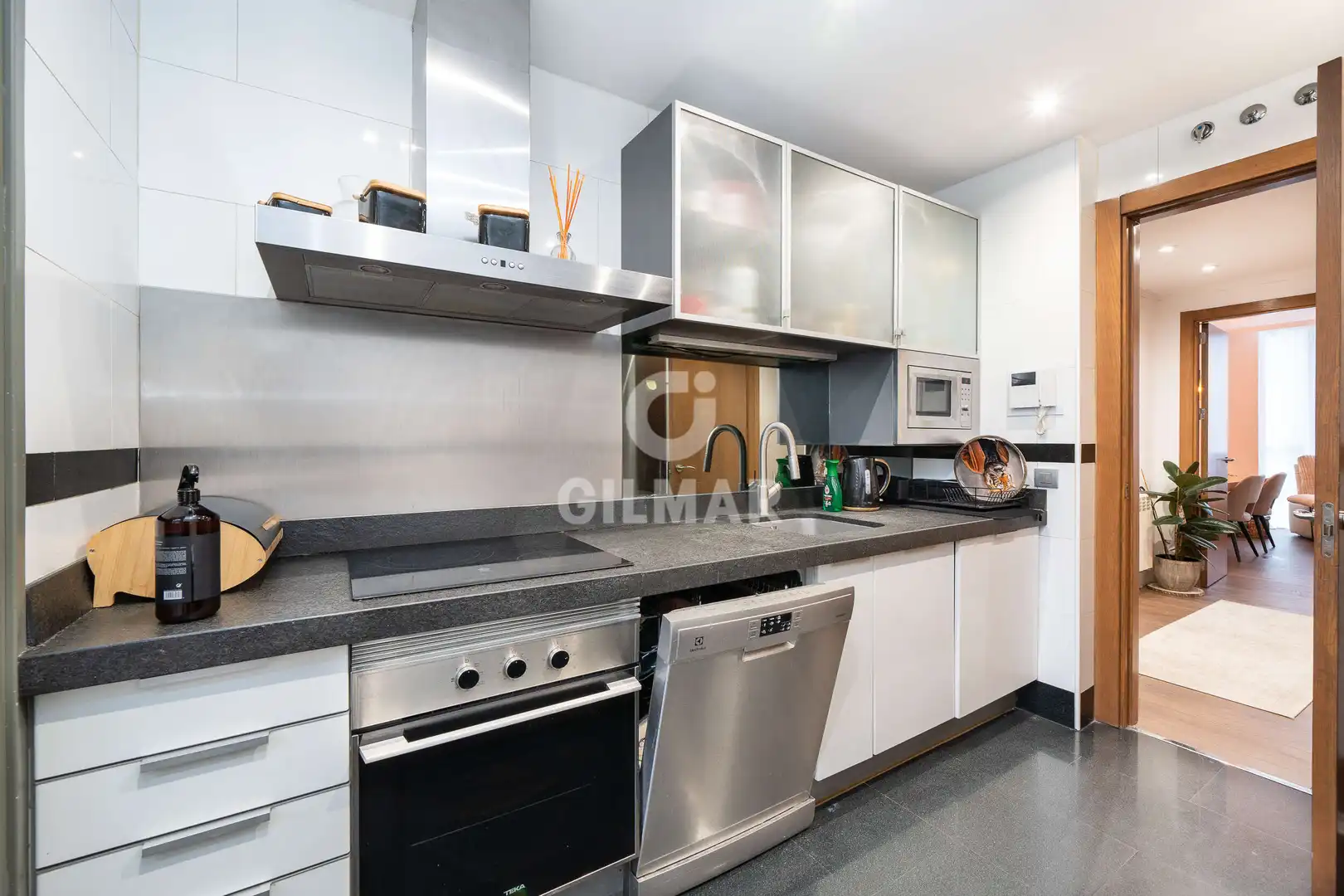 Kitchen of Flat for sale in Madrid  with Heating, Private garden and Storage room