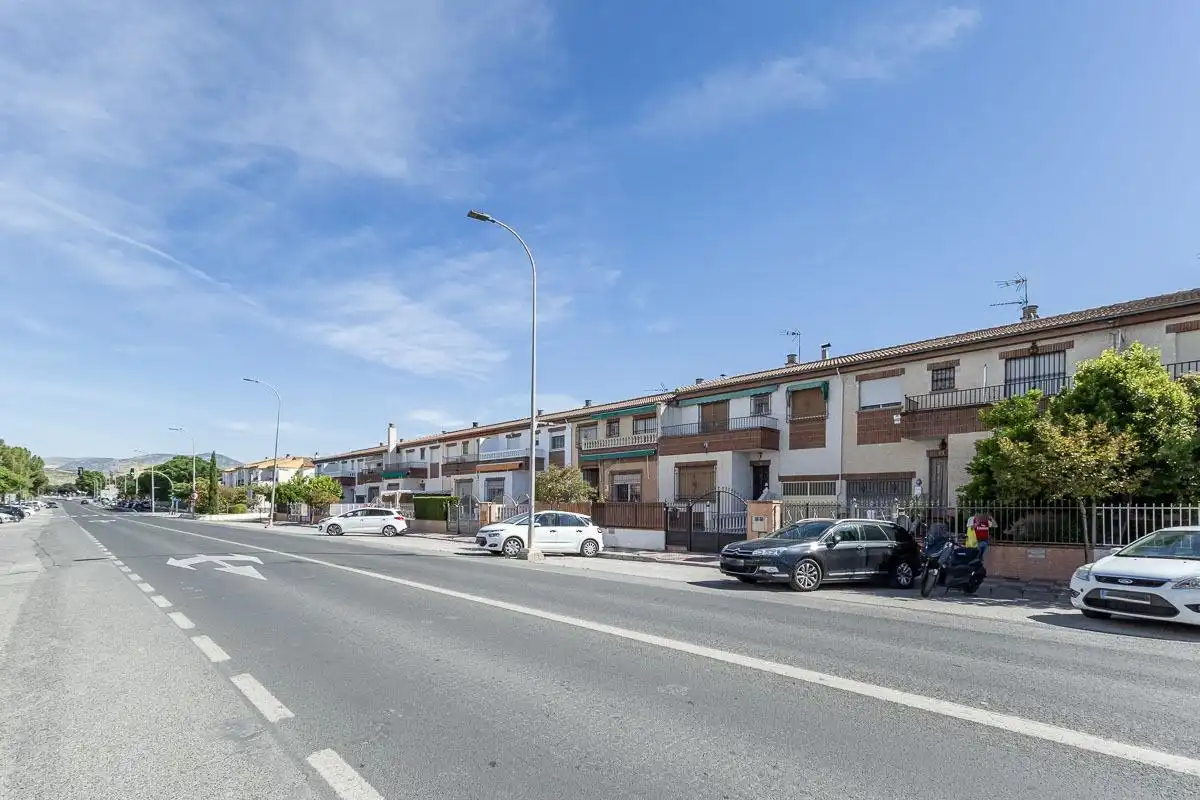 Casa adosada en venta en Calle LA REDONDA, 21, Pinos Puente