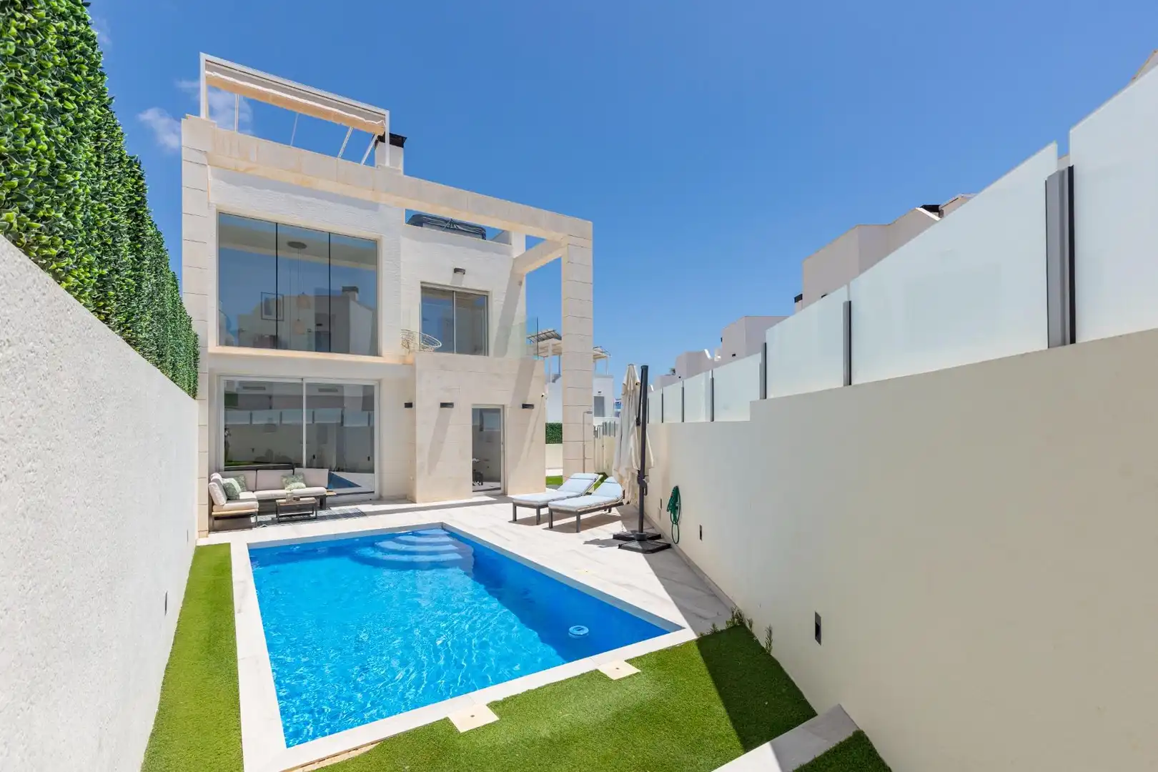 Chalet con terraza en venta en Calle Cabo de Palos, imagen 3