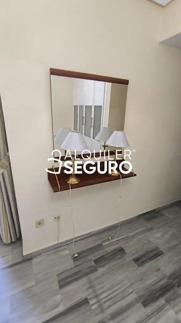 Dormitori de Pis de lloguer en Sevilla amb Aire condicionat, Terrassa i Piscina