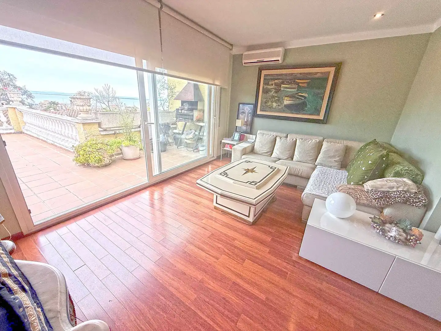 Sala d'estar de Casa o xalet en venda en Roses amb Aire condicionat, Calefacció i Jardí privat