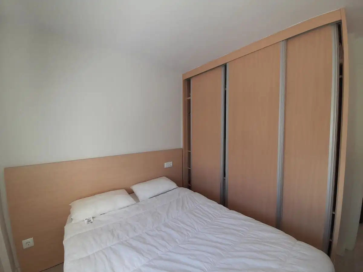 Habitación de Piso de alquiler en Laredo con Calefacción, Terraza y Amueblado