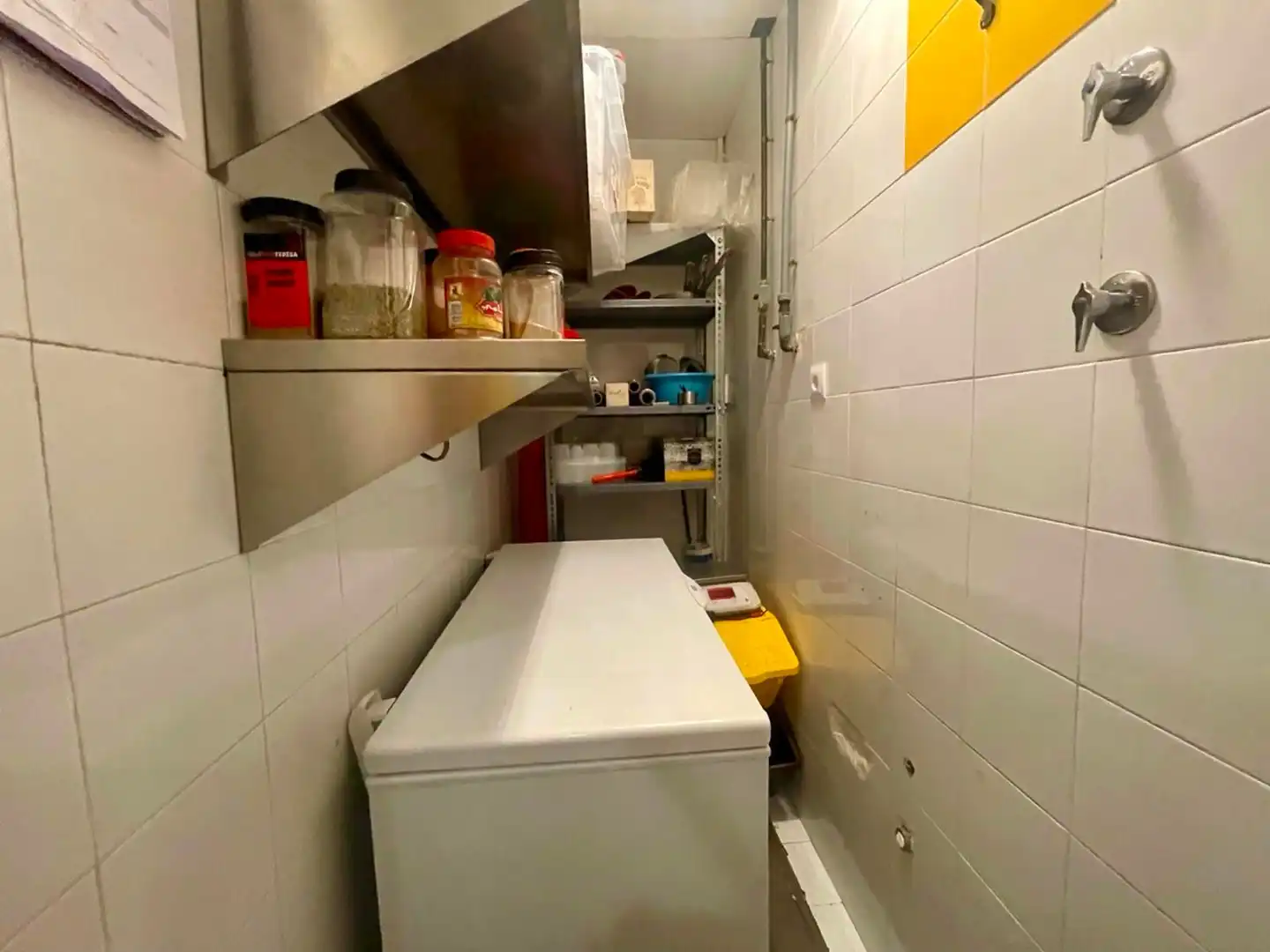 Cocina de Local en traspaso en Barcelona con Aire acondicionado, Internet y Alarma