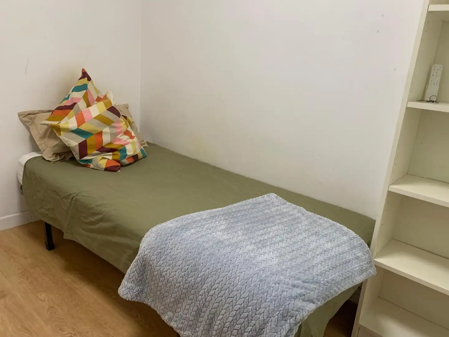 Bedroom of Flat for share in Madrid  with Air Conditioner, Heating and Parquet flooring