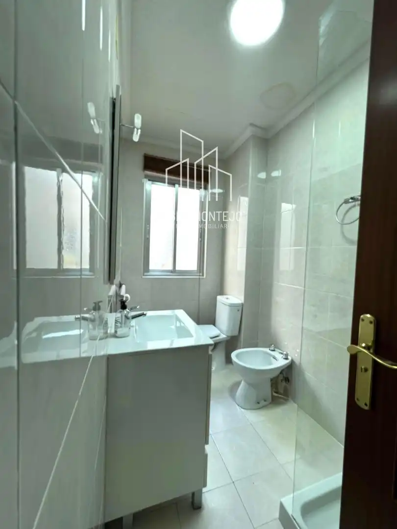 Badezimmer von Wohnung zur untervermieten in Salamanca mit Heizung, Terrasse und Möbliert