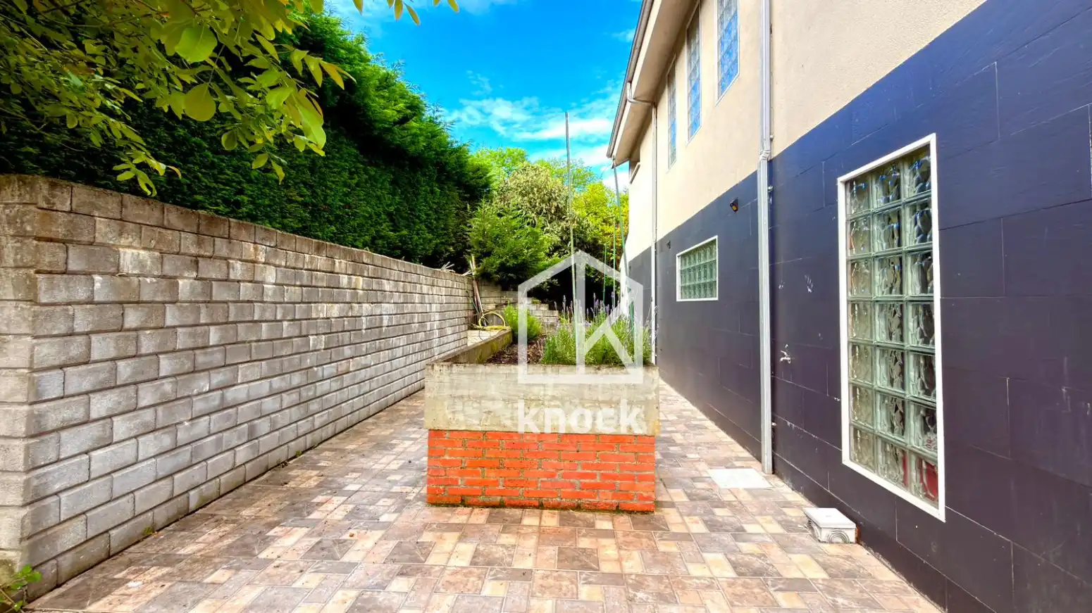 Vista exterior de Casa o xalet en venda en Oviedo  amb Calefacció, Parquet i Terrassa