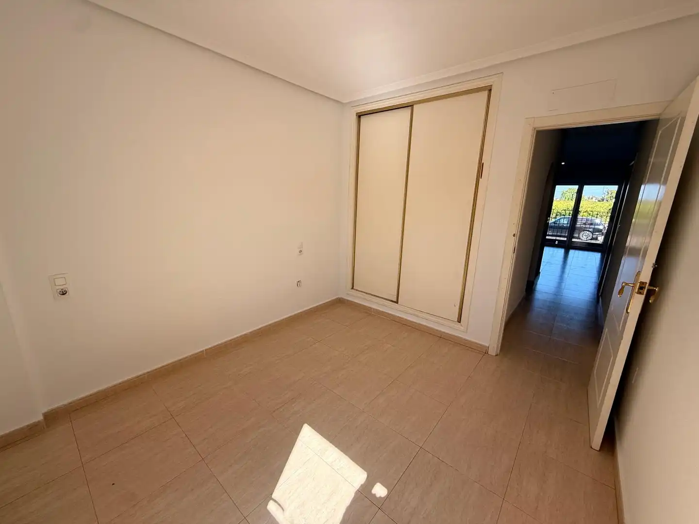 Habitación de Apartamento en venta en Daya Nueva con Terraza, Balcón y Piscina comunitaria