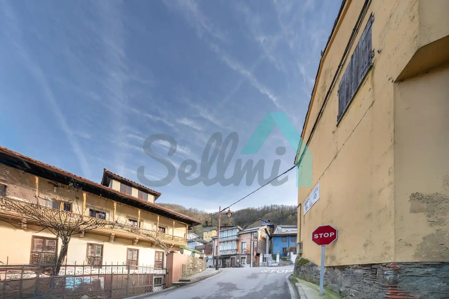 Vista exterior de Casa adosada en venta en Quirós con Parquet y Trastero