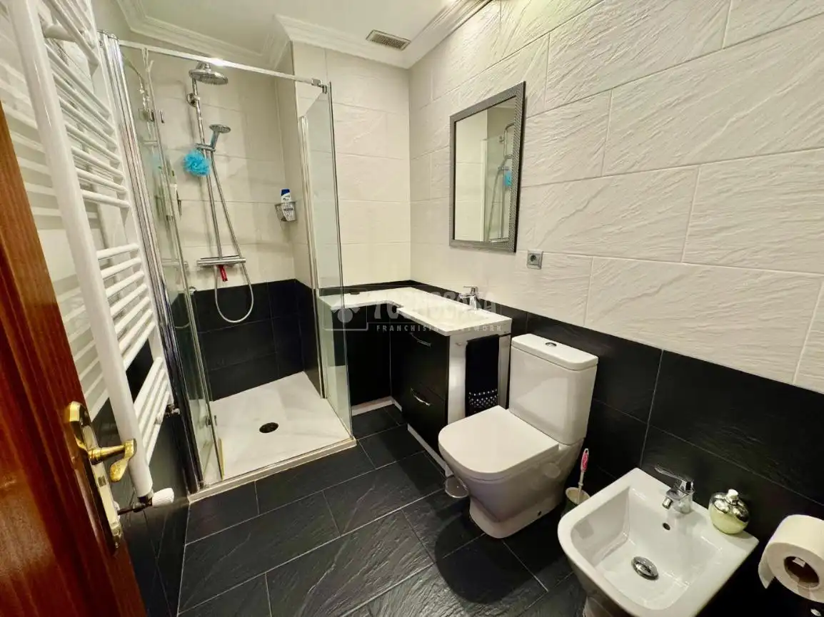 Baño de Piso en venta en El Astillero   con Calefacción, Parquet y Terraza