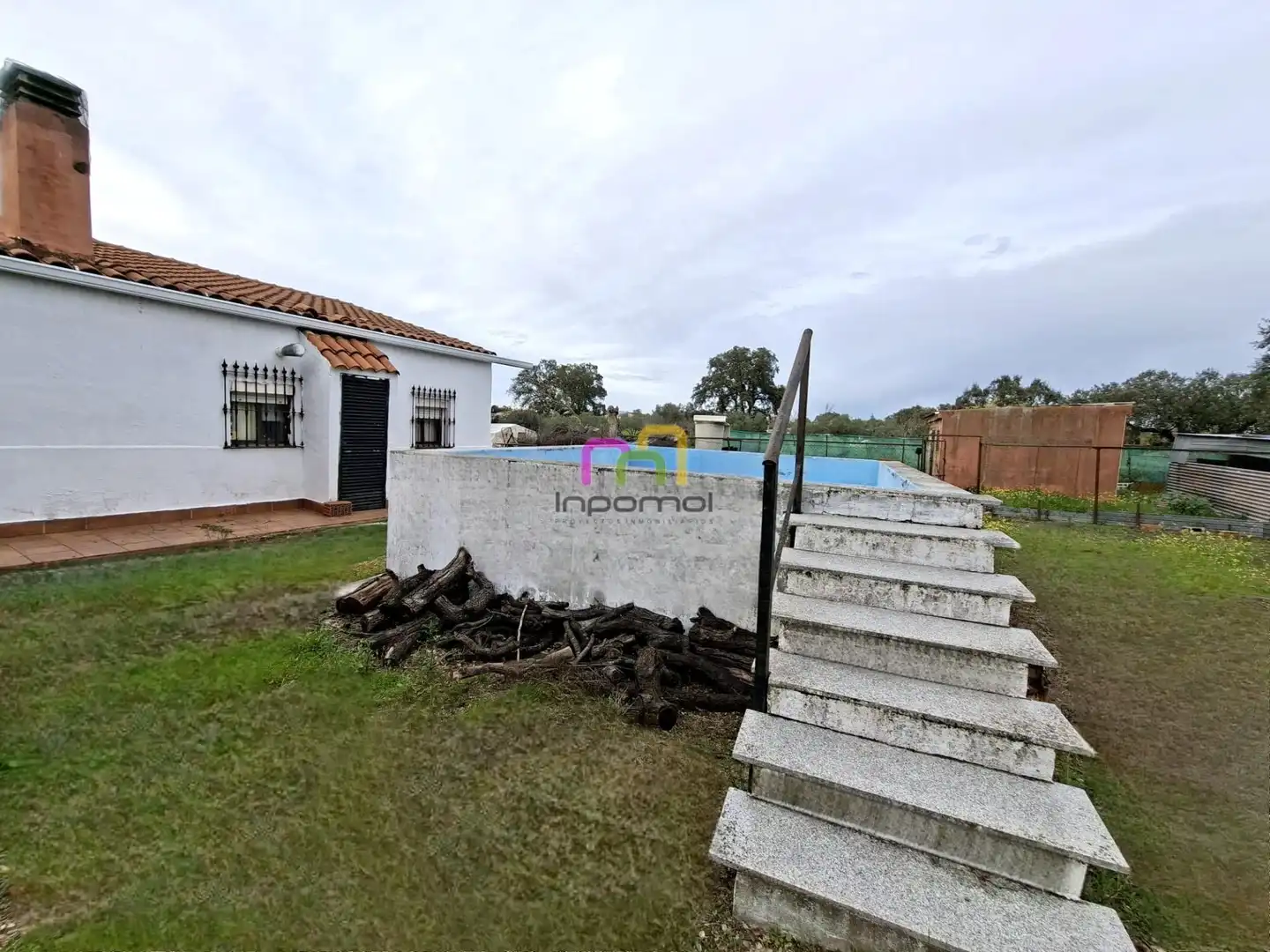 Finca rústica en venta en Badajoz con Jardín privado, Trastero y Piscina