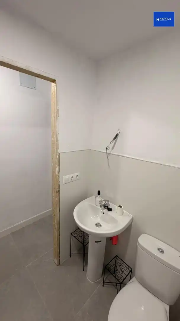 Bathroom of Apartments for sale in Nervión