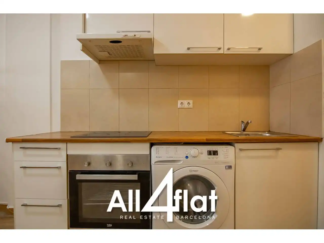 Cuina de Estudi de lloguer en Barcelona amb Aire condicionat, Parquet i Moblat