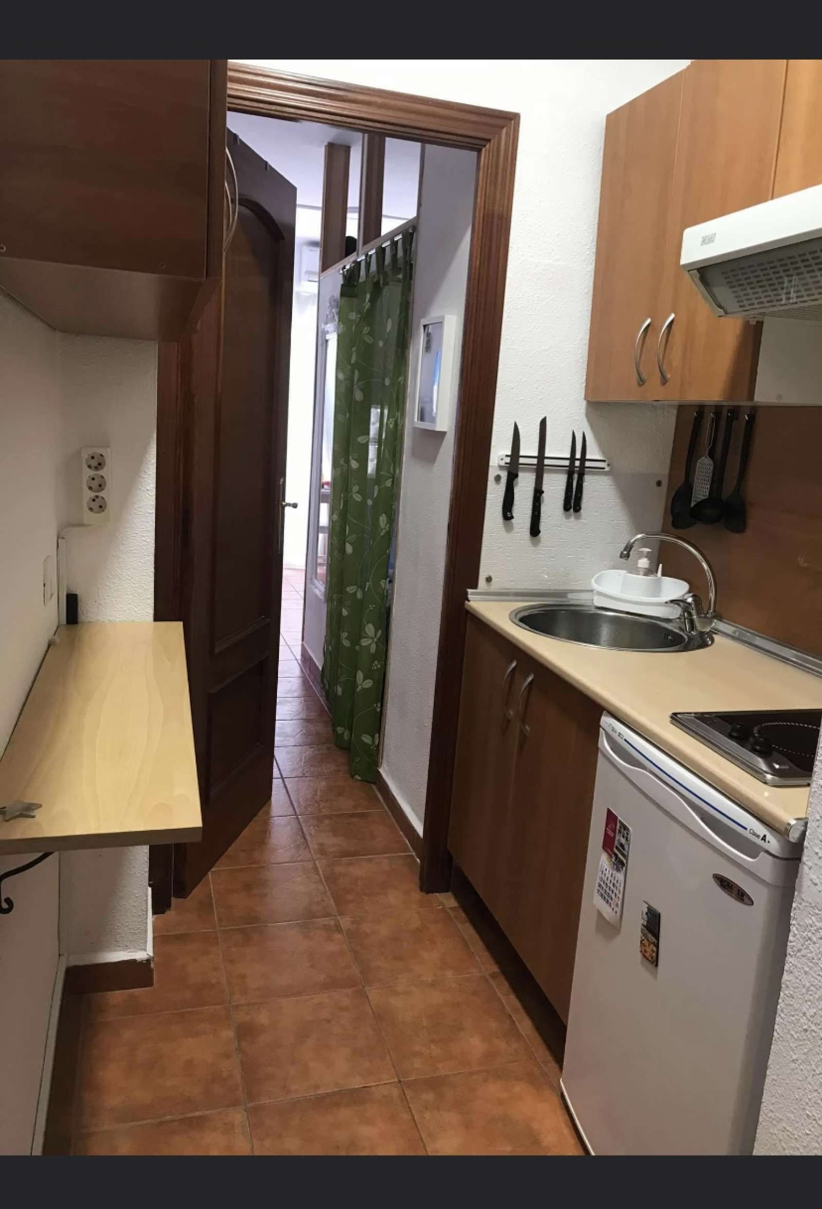 Cuina de Estudi per a compartir en Torremolinos amb Aire condicionat, Terrassa i Moblat