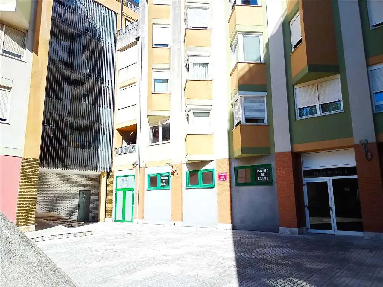 Vista exterior de Local en venda en Santa Cruz de Bezana