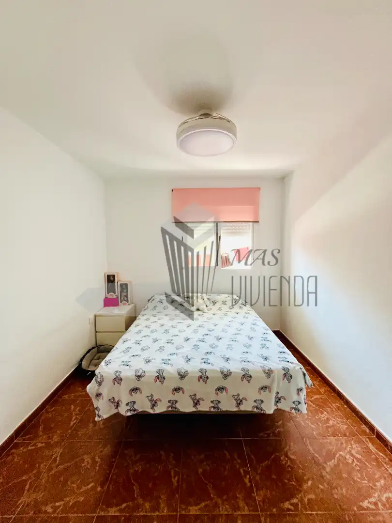 Habitación de Piso en venta en La Línea de la Concepción con Amueblado y Piscina comunitaria