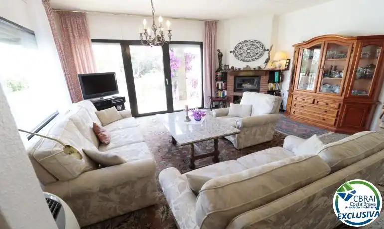 Sala d'estar de Casa o xalet en venda en Roses