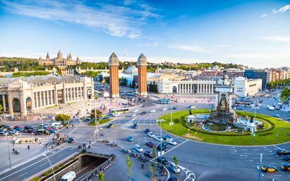 Exterior view of Flat for sale in  Barcelona Capital  with Air Conditioner, Heating and Private garden