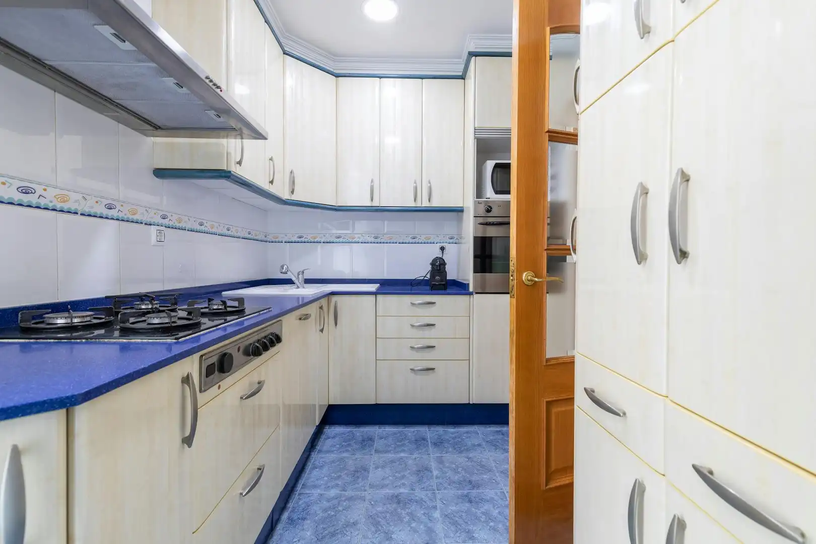Küche von Wohnung zur untervermieten in Valencia mit Waschmaschine