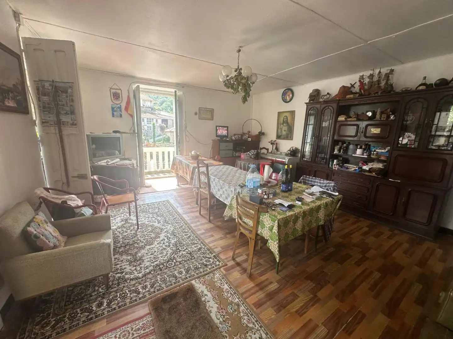 Sala d'estar de Casa adosada en venda en A Arnoia amb Moblat i Balcó