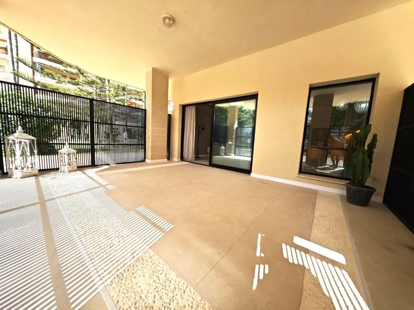 Terrasse von Erdgeschoss zum Verkauf in Fuengirola mit Klimaanlage, Heizung und Terrasse