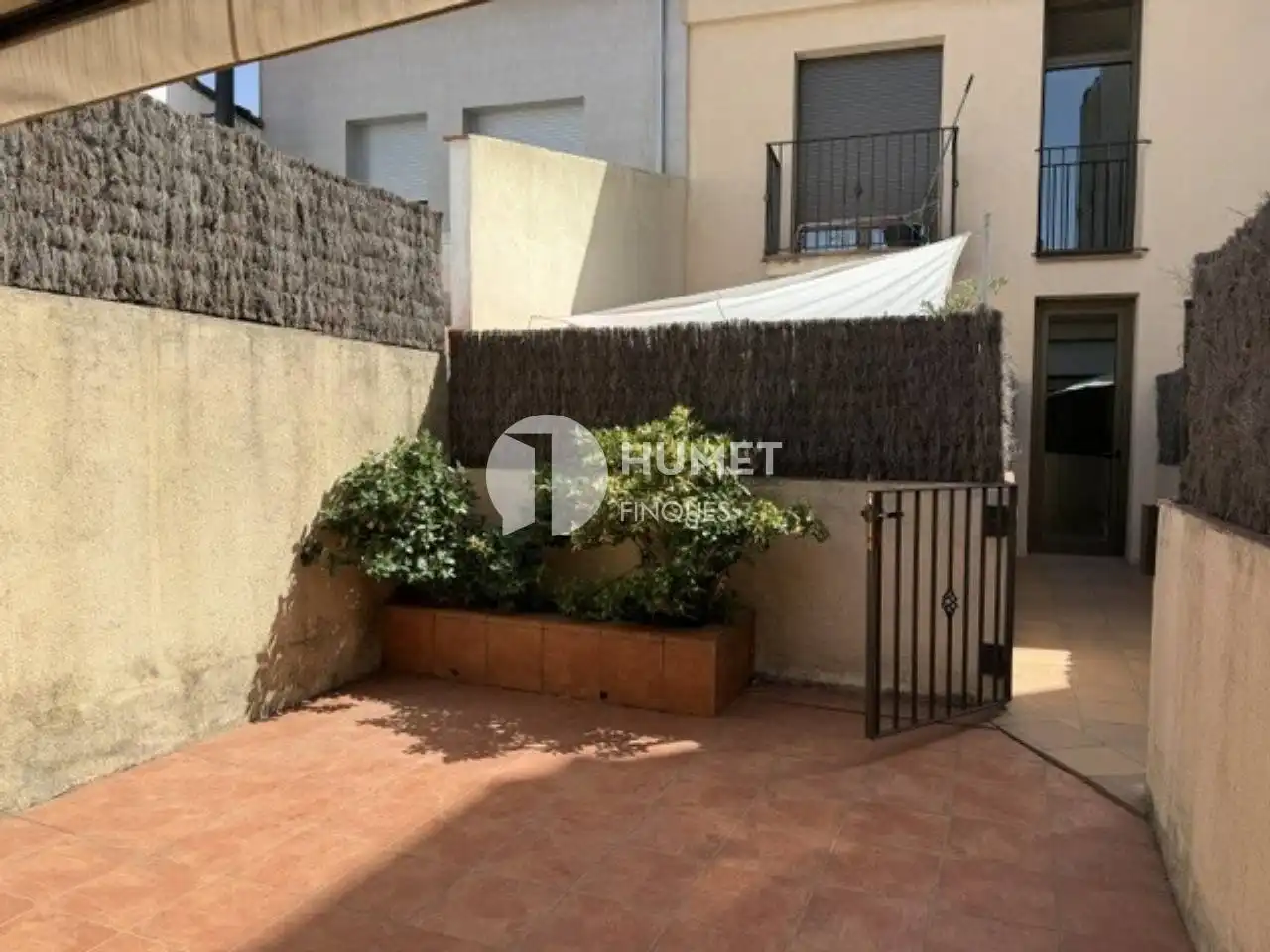 Vista exterior de Dúplex en venta en Sant Cugat del Vallès con Aire acondicionado, Calefacción y Jardín privado